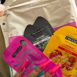 Freeman face mask with bag bundle